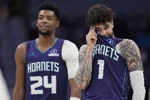 黄蜂米勒：进NBA相处至今的好兄弟被送走很伤心 三球被媒体污名了